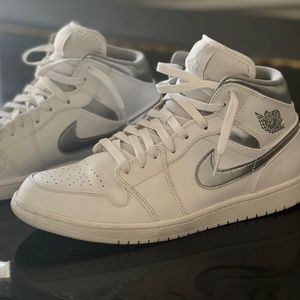Air Jordan 1 Retro Mid "Pure Money"